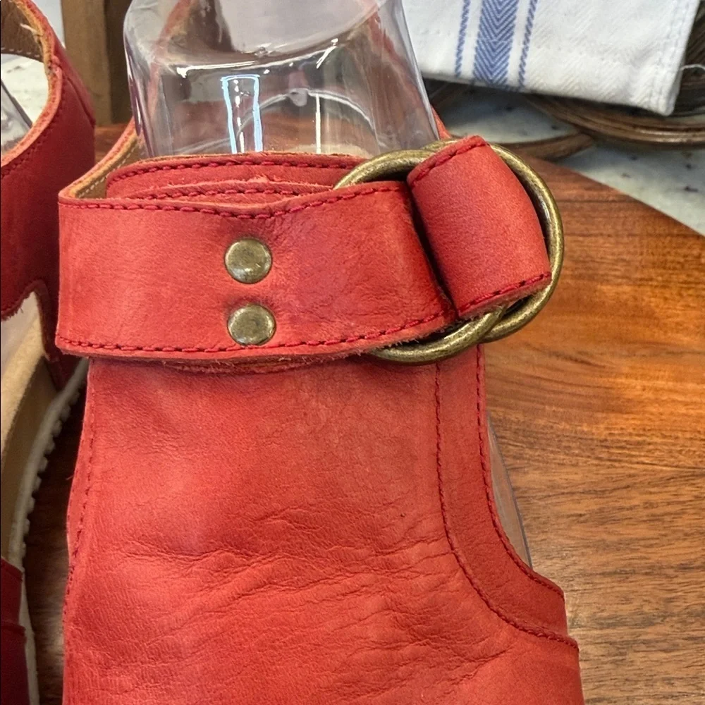 Quoddy W Ring Red Leather Women's Sandals